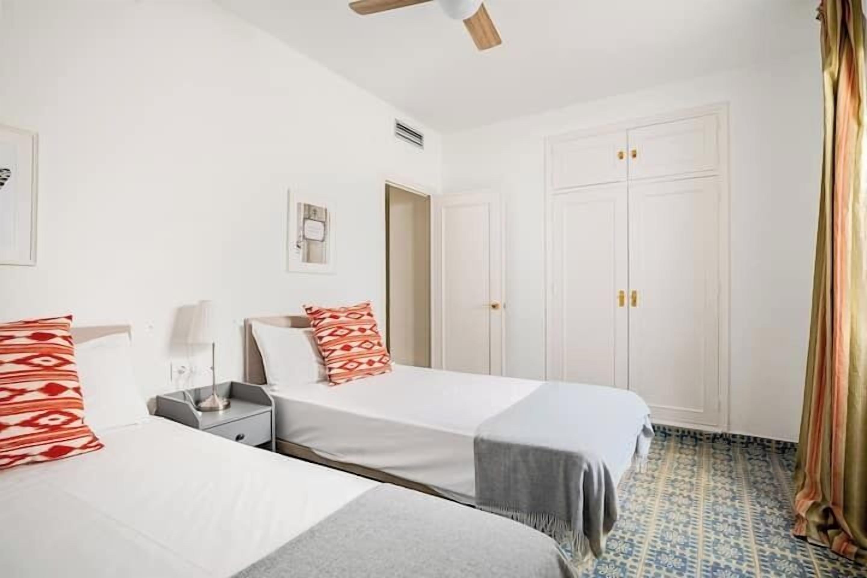 Free WiFi, wheelchair access