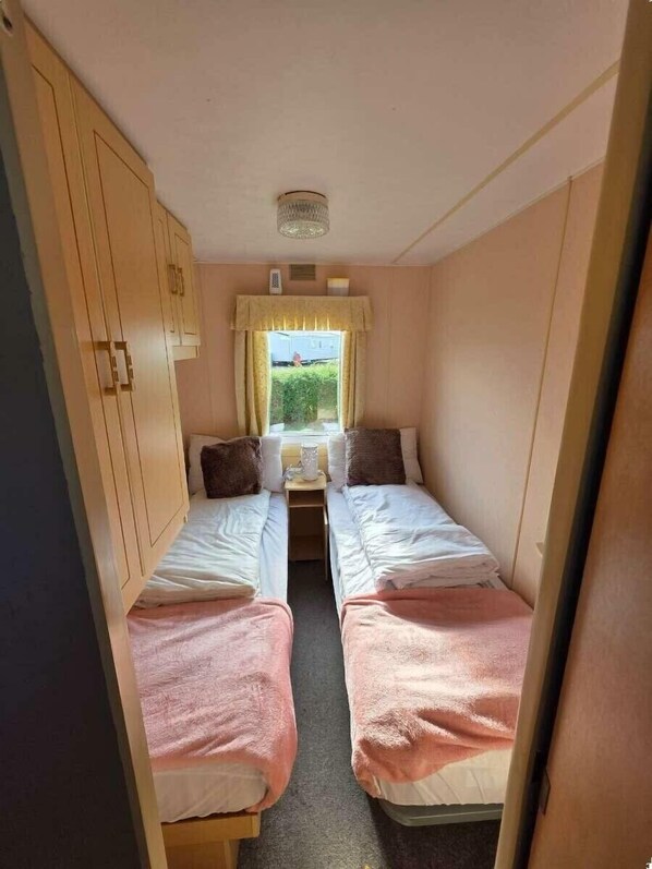 3 bedrooms, individually decorated, individually furnished - Kingfisher Caravan Park - Holiday Accommodation 22193 (Skegness)