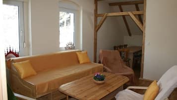 Fernseher, Tischtennisplatte, Bücher, Drucker