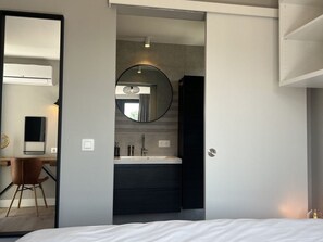 3 habitaciones, escritorio y internet