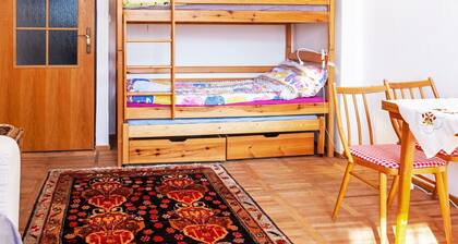 Lovely apartment for 5 people with WIFI, TV and pets allowed