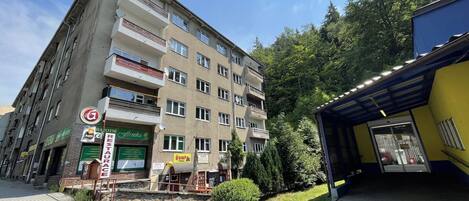 المنشأة من الخارج