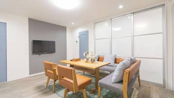 Deluxe Room, Balcony, City View | Living room | 40-inch LCD TV with digital channels, Netflix, Hulu