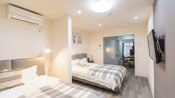 Family Room, Balcony, City View | Langsir/tirai gelap terus, Wi-fi percuma