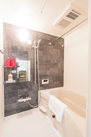 豪華客房, 陽台, 城市景觀 | 浴室 | 拖鞋