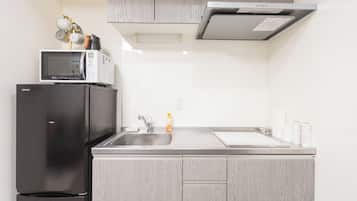 Camera familiare, balcone, vista città | Cucina privata