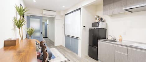 Familienzimmer, Balkon, Stadtblick | Eigene Küche