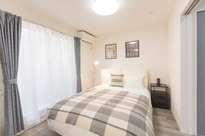 Blackout curtains, free WiFi