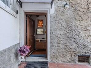 Exterior detail - Nice apartment for 4 people with TV, balcony and pets allowed (Musso)