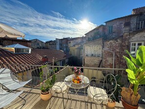 Outdoor dining - Cosy apartment for 6 people with A/C, WIFI, TV, terrace and pets allowed (Lucca)