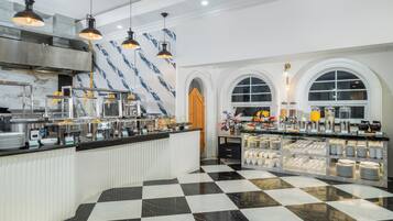 Frokostbuffé hver dag (IDR 85000 per person)