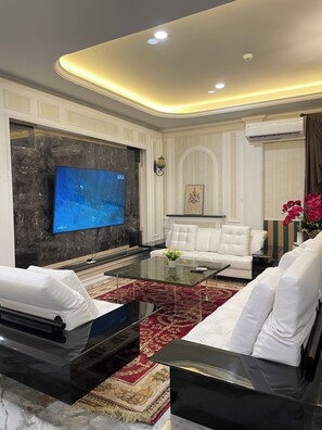 Penthouse | Living area - Swiss-Belexpress Palu (Palu)