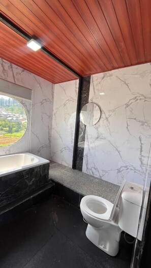 Family Suite, Mountain View | Bathroom