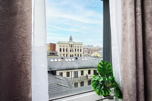 คอมฟอร์ทอพาร์ทเมนท์, ระเบียง, วิวเมือง | วิวจากห้องพัก