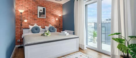 Comfort-huoneisto, parveke, kaupunkinäköala | Äänieristys, silitysrauta/-lauta, ilmainen Wi-Fi