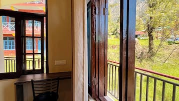 Superior Double Room, 1 King Bed, Mountain View | Free WiFi