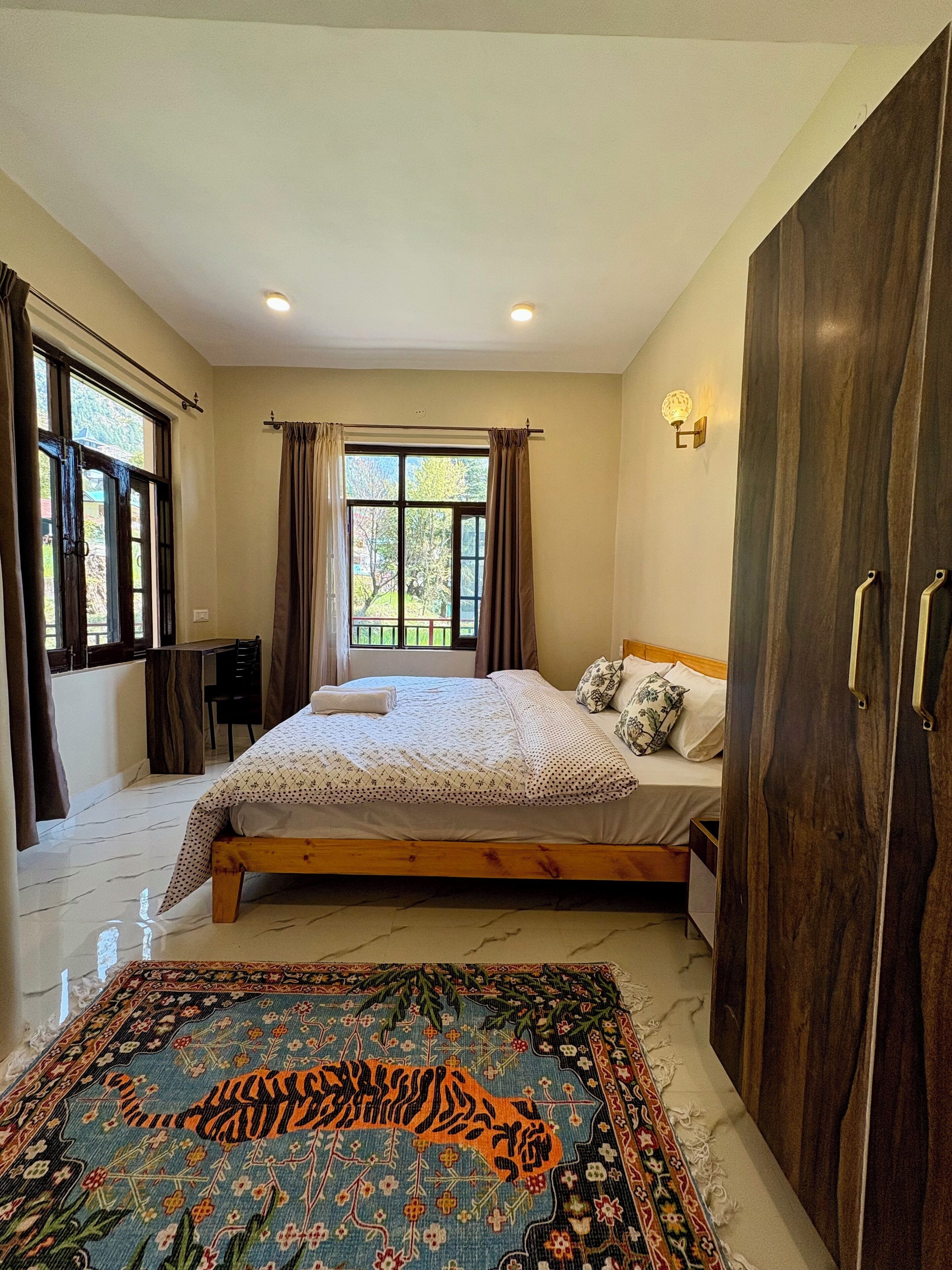 高级双人房, 1 张特大床, 山景 | 免费 WiFi