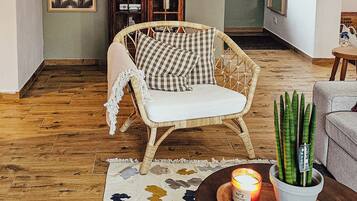 Televisión y chimenea