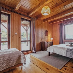 5 bedrooms, iron/ironing board, WiFi, bed sheets