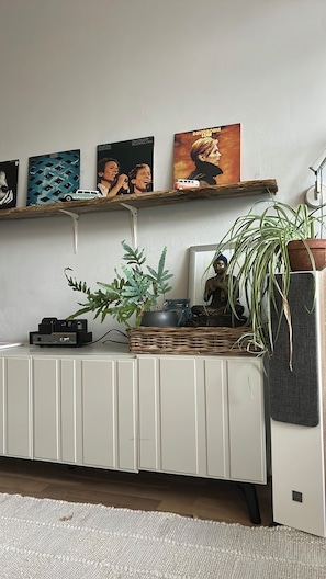 Interior - Greenspot. Peace, space, near city and airport, by park, sunny garden (amsterdam)