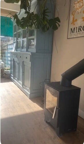 Greenspot. Peace, space, near city and airport, by park, sunny garden