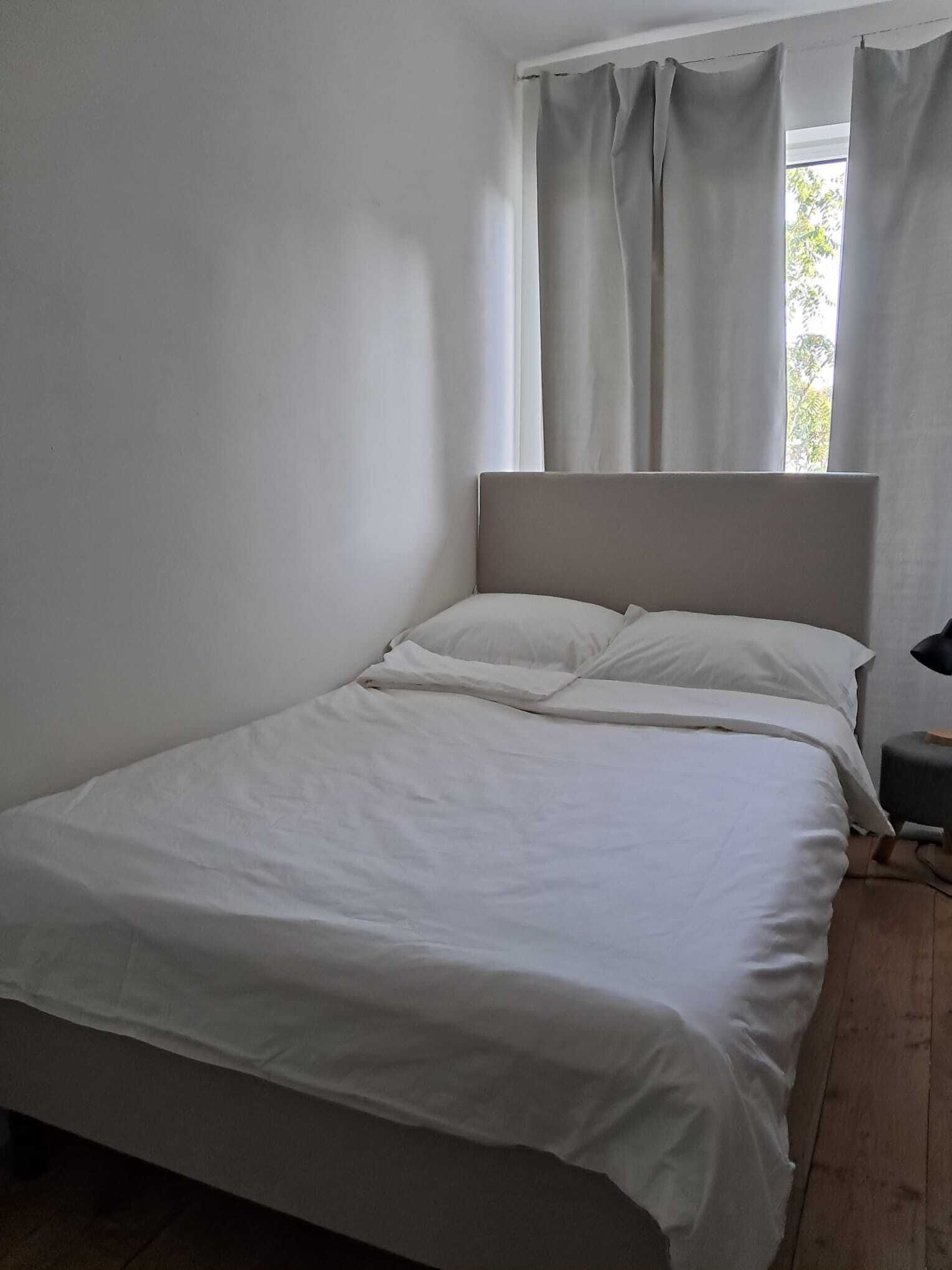 3 slaapkamers, een strijkplank/strijkijzer, internet, beddengoed