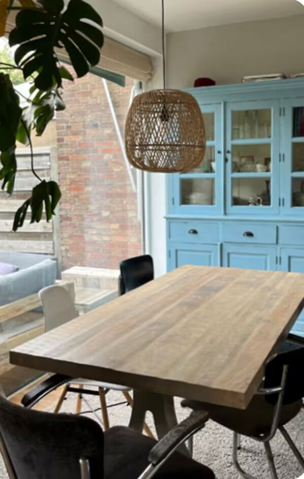 Dining - Greenspot. Peace, space, near city and airport, by park, sunny garden (amsterdam)