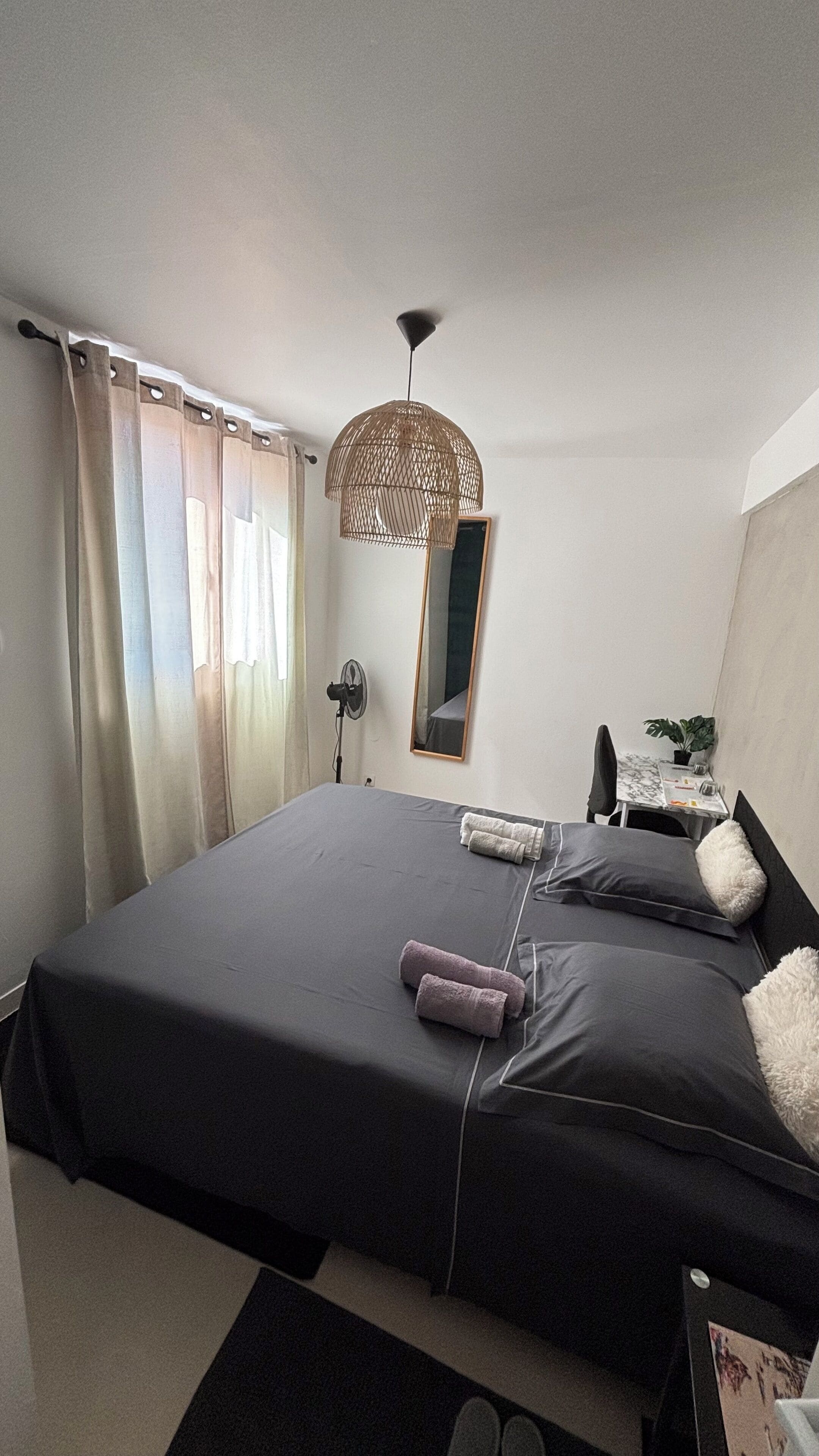 Phòng đôi tiện nghi đơn giản, quang cảnh thành phố | Truy cập Internet không dây miễn phí 