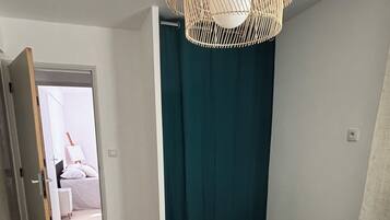 Phòng đôi tiện nghi đơn giản, quang cảnh thành phố | Truy cập Internet không dây miễn phí