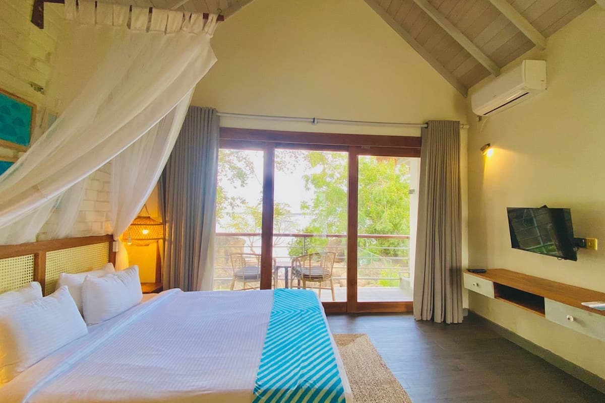 Caja de seguridad en la habitación y sistema de insonorización