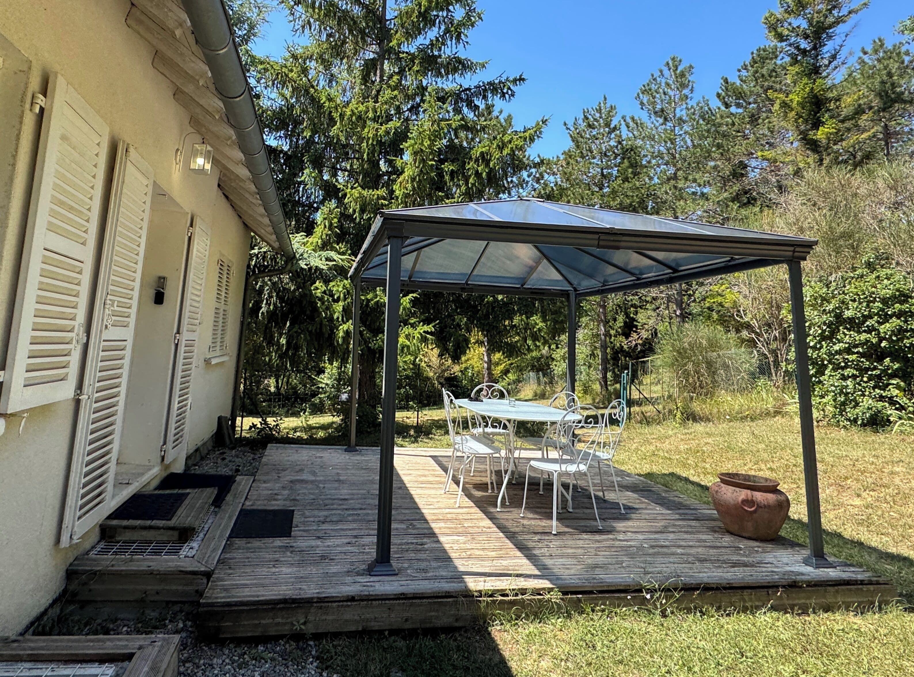 Deluxe appartement, 2 slaapkamers, toegang tot zwembad, bijgebouw | Terras