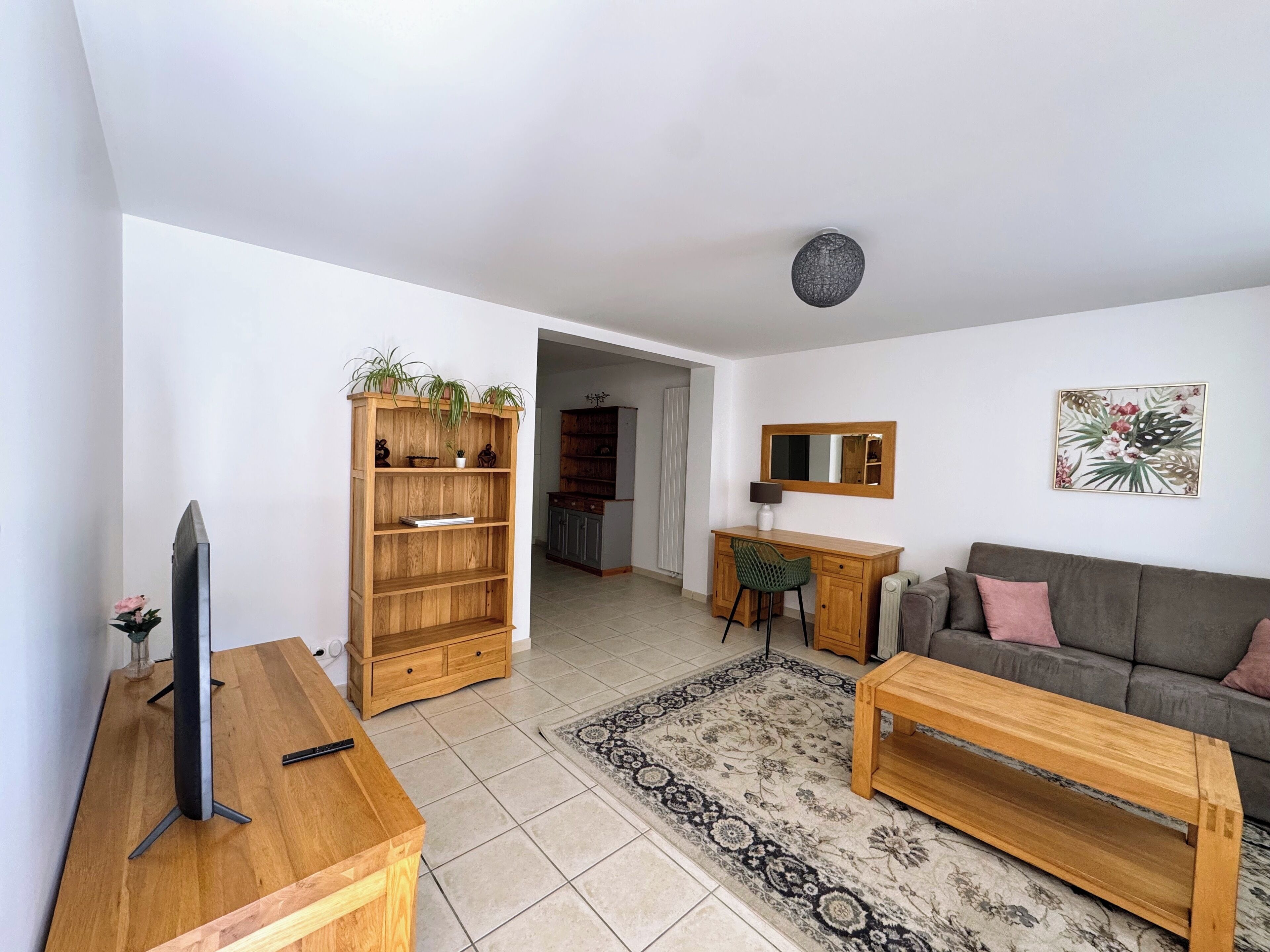 Apartemen Comfort, 1 Tempat Tidur Queen dengan tempat tidur Sofa, akses ke kolam renang | Area keluarga | TV