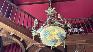 Villa Luxury, camere multiple, accesso alla piscina, vista montagna | Ferro/asse da stiro, culla da viaggio, Wi-Fi gratuito, lenzuola