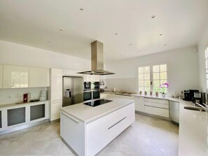 Superior Room, Patio, Mountain View | Private kitchen