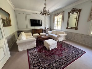 Luxury-Villa, Mehrere Schlafzimmer, Poolzugang, Bergblick | Wohnbereich