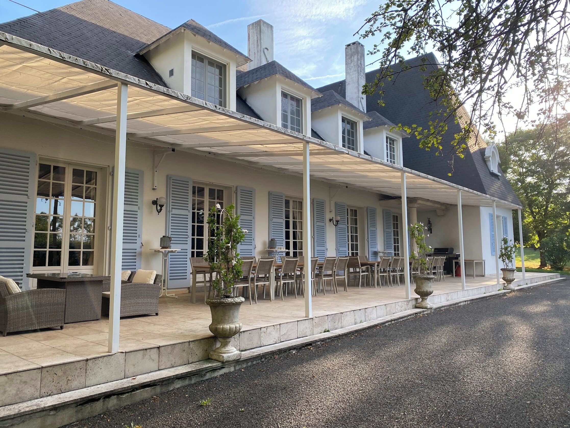 Luxury Villa, Multiple Bedrooms, Pool Access, Mountain View