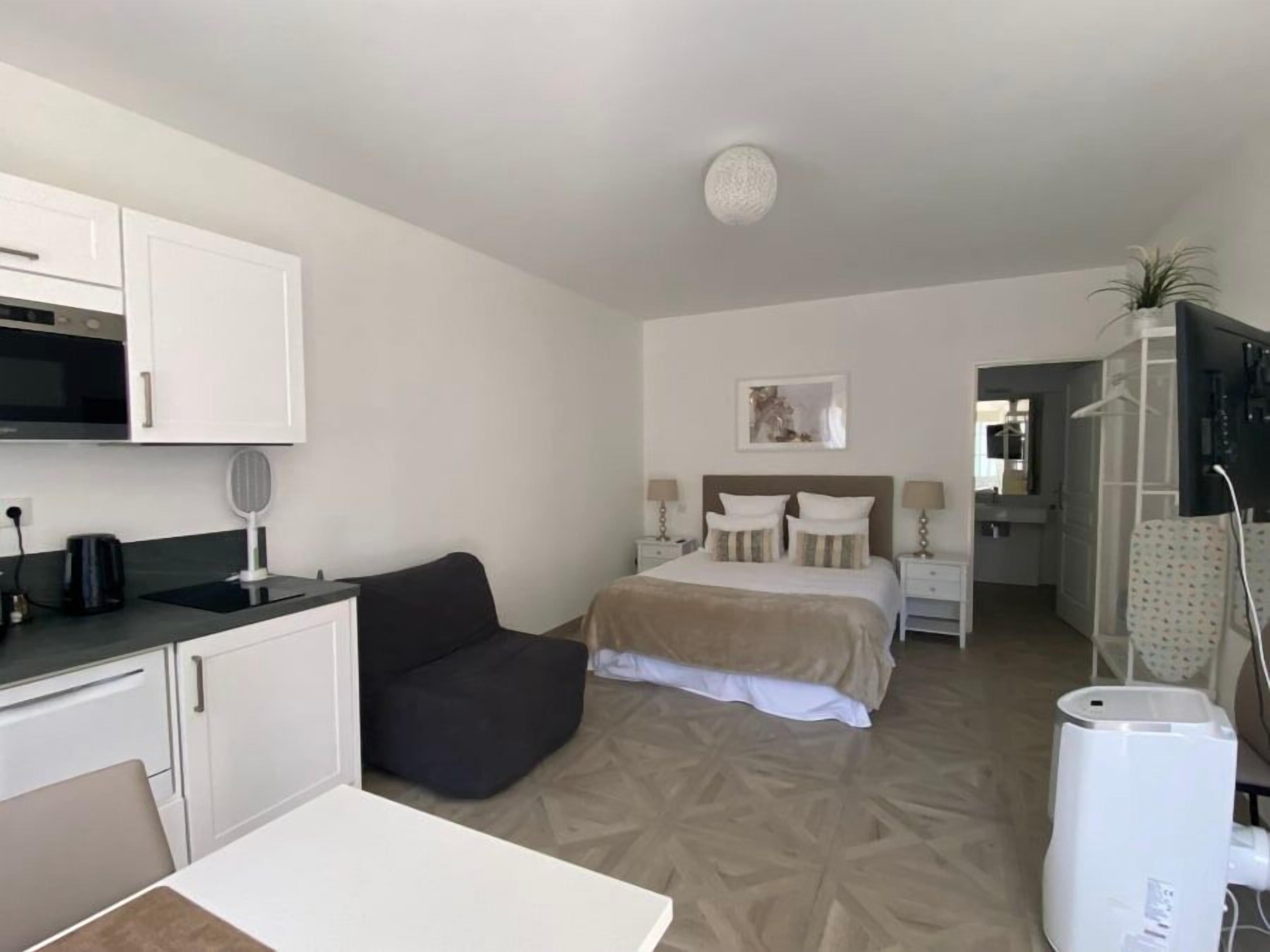 Comfort Room, Garden View