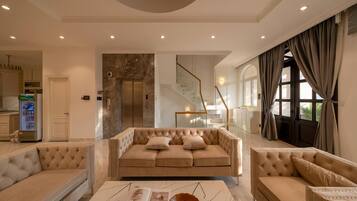 Basic Villa, Balcony | Living area