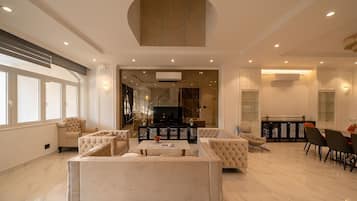 Basic Villa, Balcony | Living area