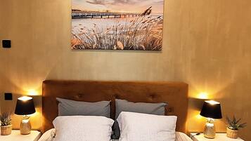 Silitysrauta/-lauta, Wi-Fi, vuodevaatteet