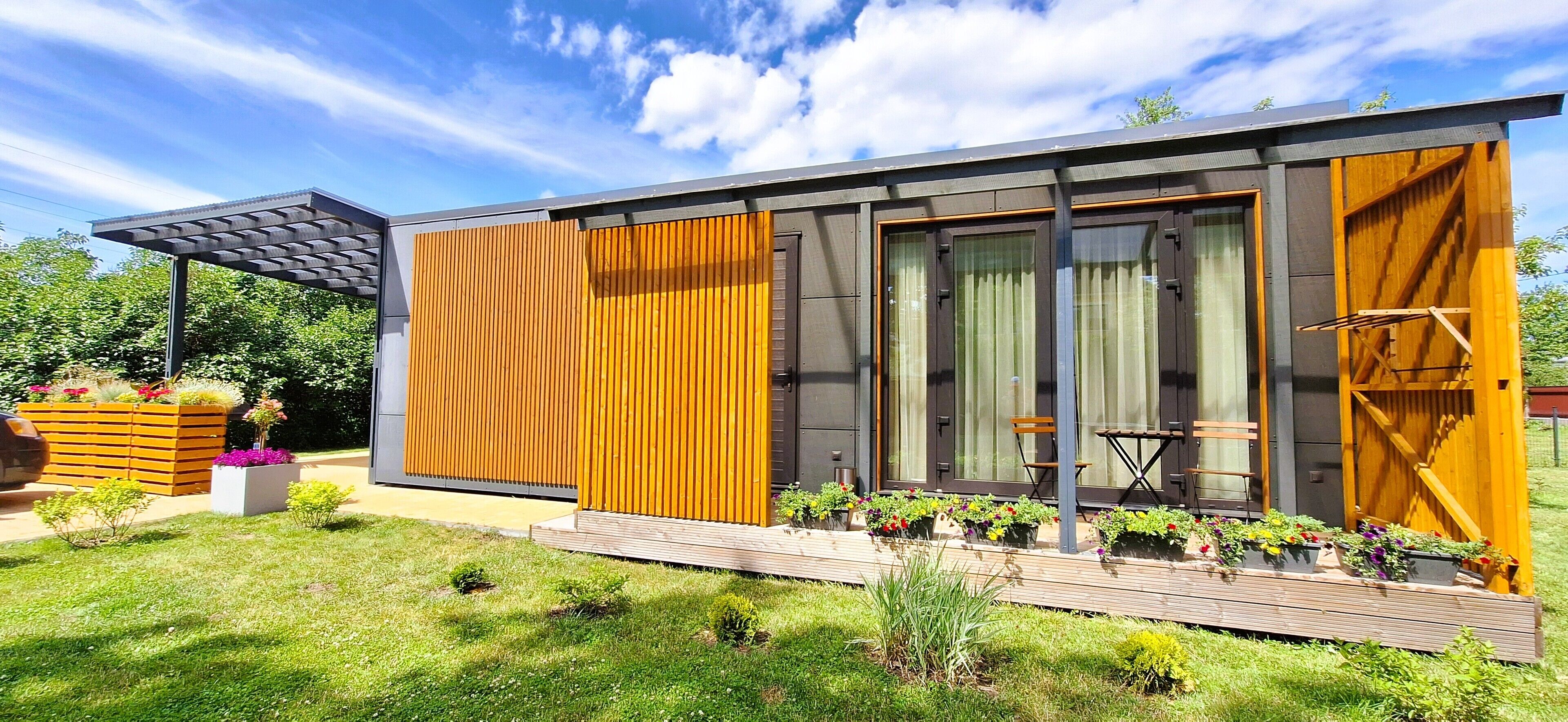 المنشأة  من الخارج