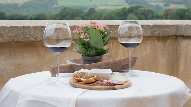 Unclassified image, 1 of 24, button - Peace, nature relaxation and good food, ingredients for a fabulous vacation. (Volterra)