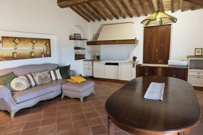 Living area - Peace, nature relaxation and good food, ingredients for a fabulous vacation. (Volterra)