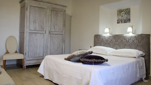 Unclassified image, 4 of 24, button - Peace, nature relaxation and good food, ingredients for a fabulous vacation. (Volterra)