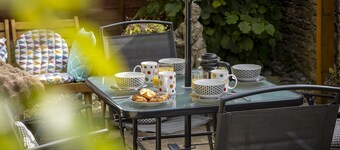 Cosy, secluded and dog friendly holiday cottage, sleeping 4 with 2 bedrooms , in the Cotswolds - Apr