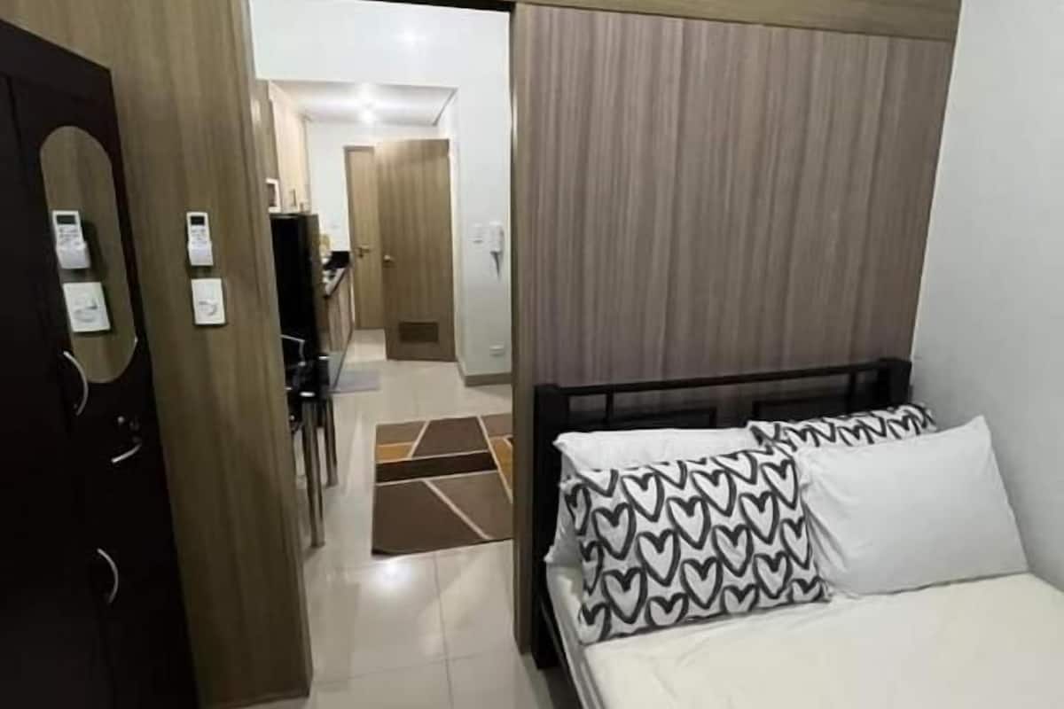 Comfort Condo, 1 Queen Bed with Sofa bed, Balcony | Iron/ironing board, free WiFi