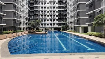 4 indoor pools, 4 outdoor pools