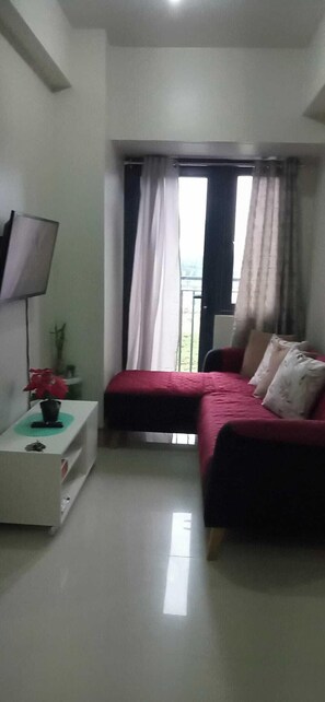 Living area - Spacious Accommodation (Pasay)