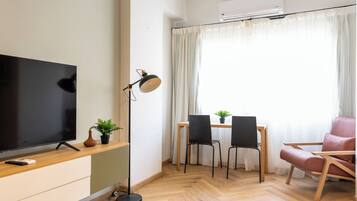 Apartamento, 1 quarto, vista para a cidade | Área de estar