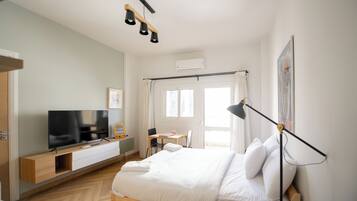 Estudio económico, balcón, vistas a la ciudad | Interior